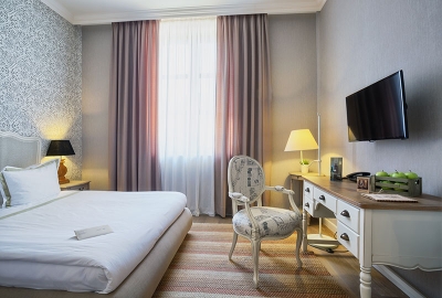 Double room with a double bed