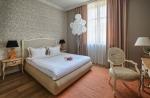 Double room with a double bed