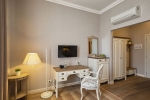 Double room with a double bed